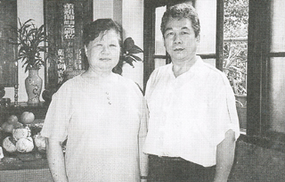 Grandmaster Pan Yue (right) and his teacher Grandmaster Shyu Bao-Mei (left)